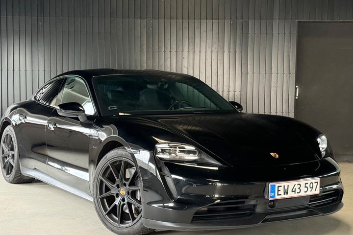 Sort Porsche Taycan fra 2021