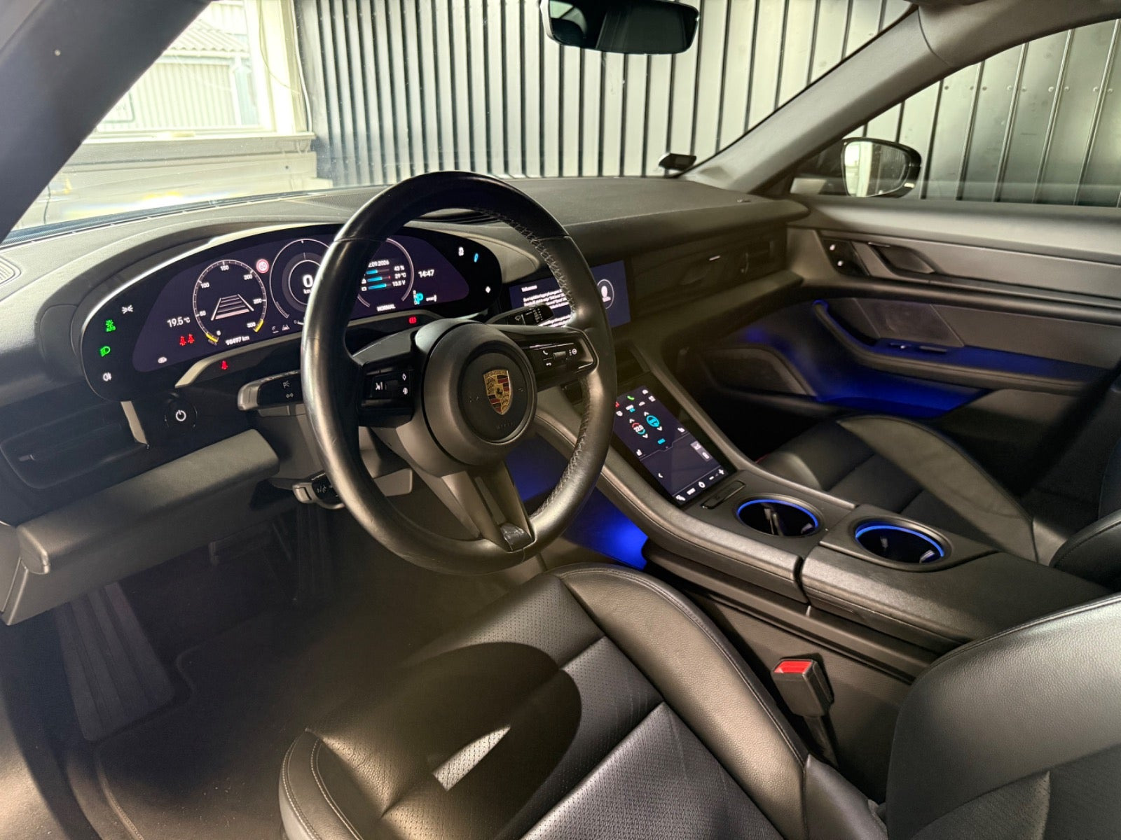 Sort Porsche Taycan fra 2021