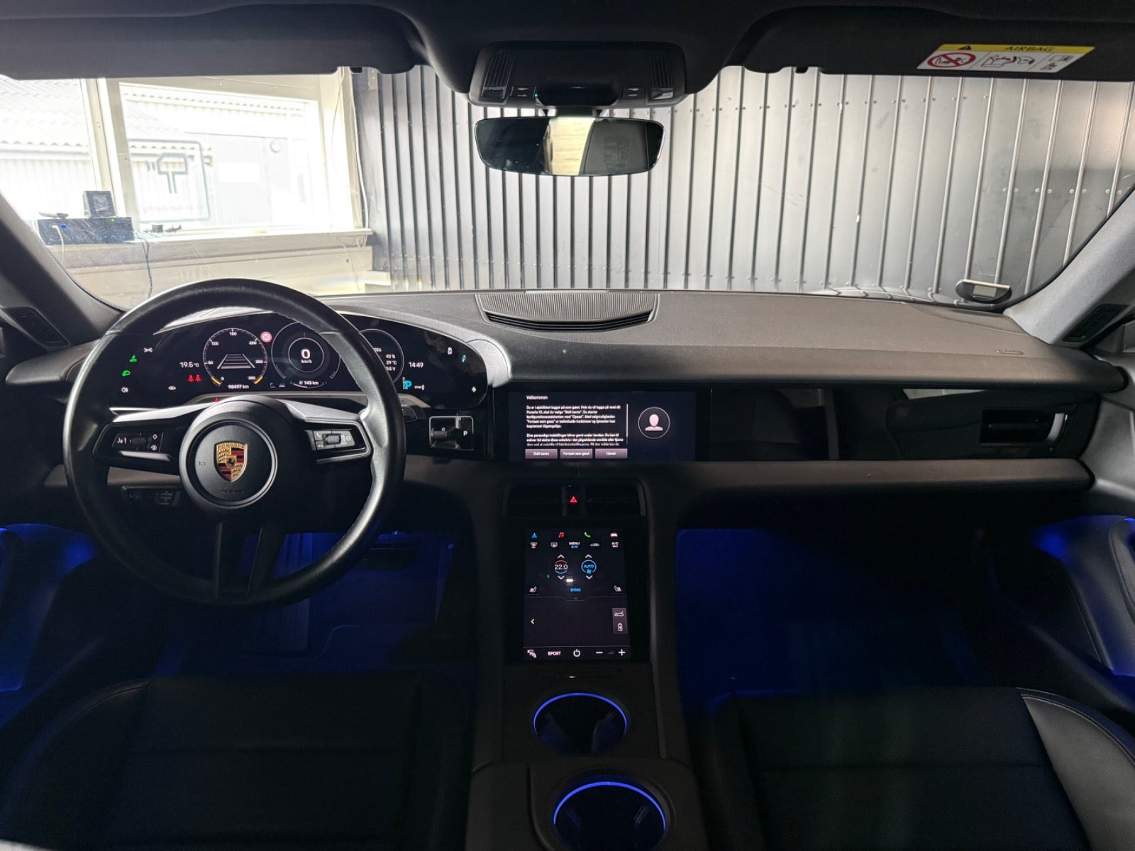 Sort Porsche Taycan fra 2021