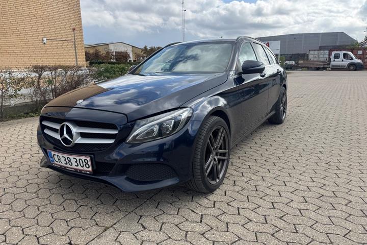 Blå Mercedes C220 d fra 2016