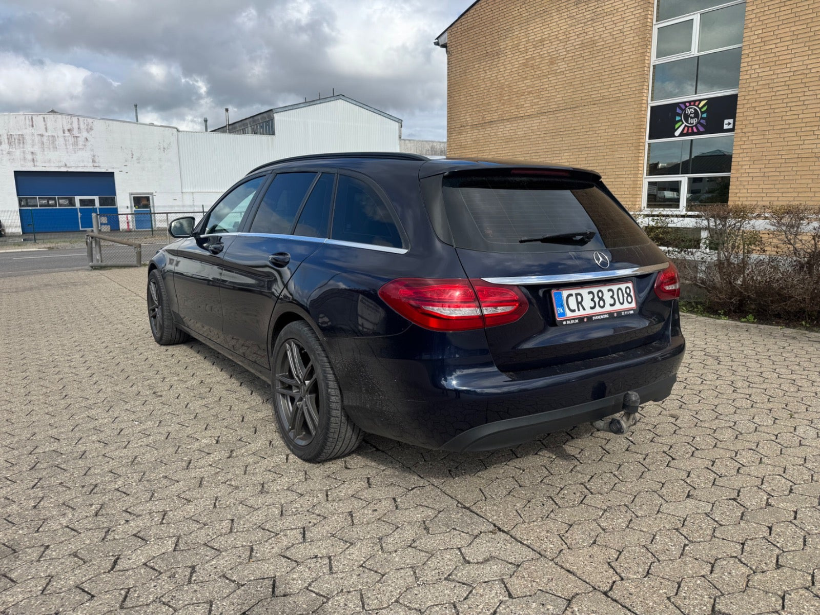 Blå Mercedes C220 d fra 2016