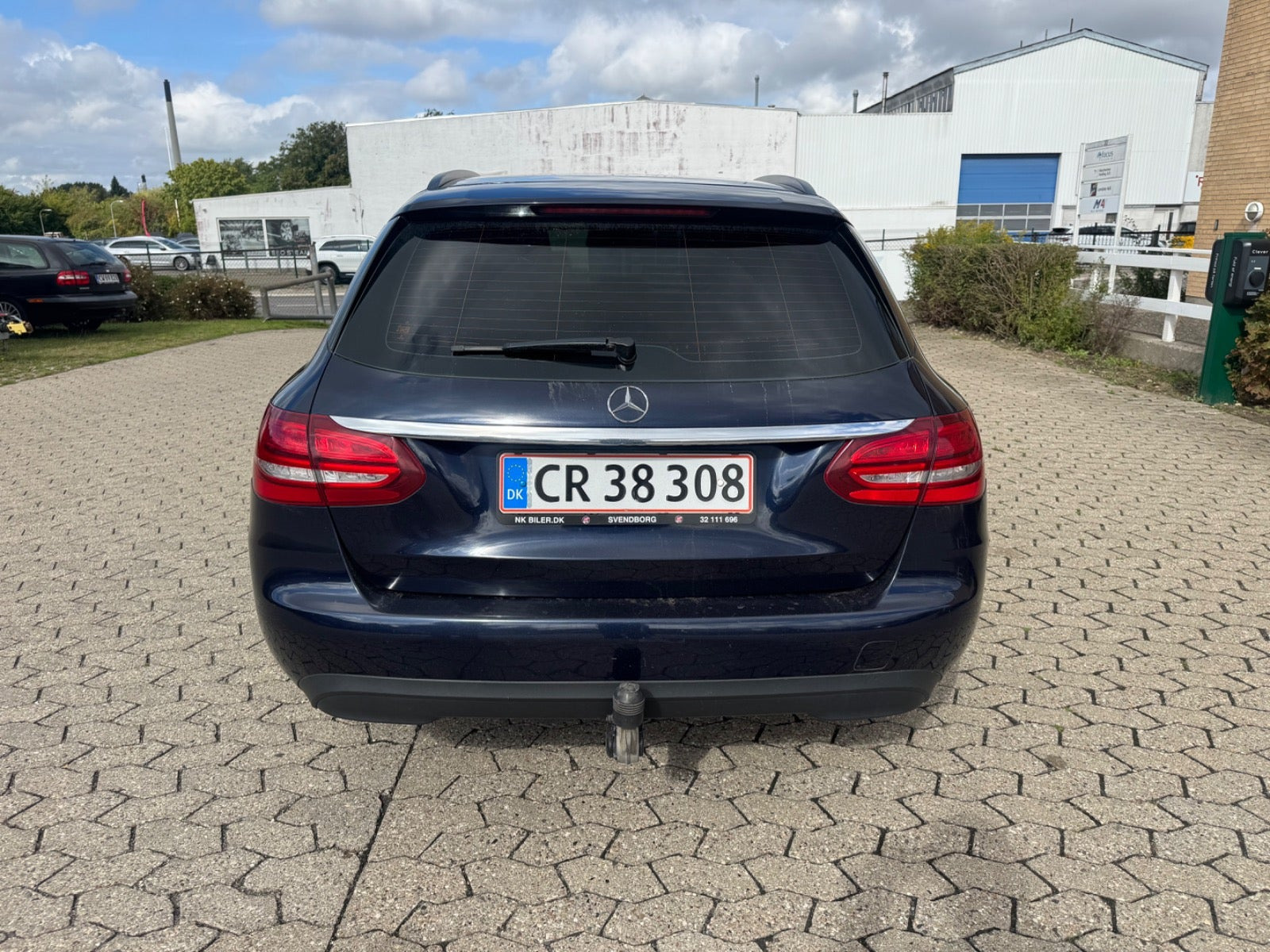 Blå Mercedes C220 d fra 2016