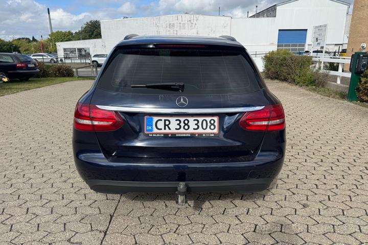Blå Mercedes C220 d fra 2016