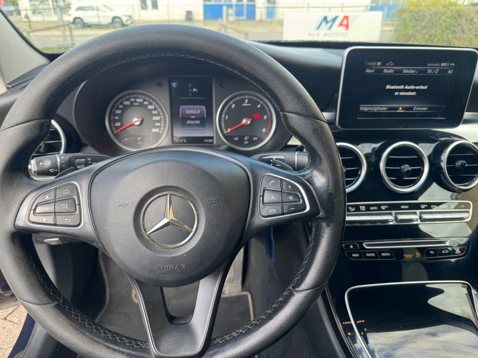 Blå Mercedes C220 d fra 2016