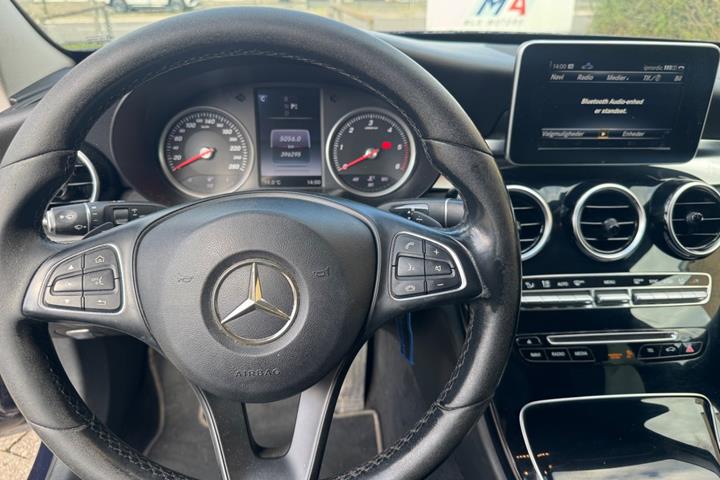 Blå Mercedes C220 d fra 2016