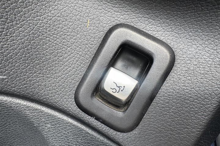 Blå Mercedes C220 d fra 2016