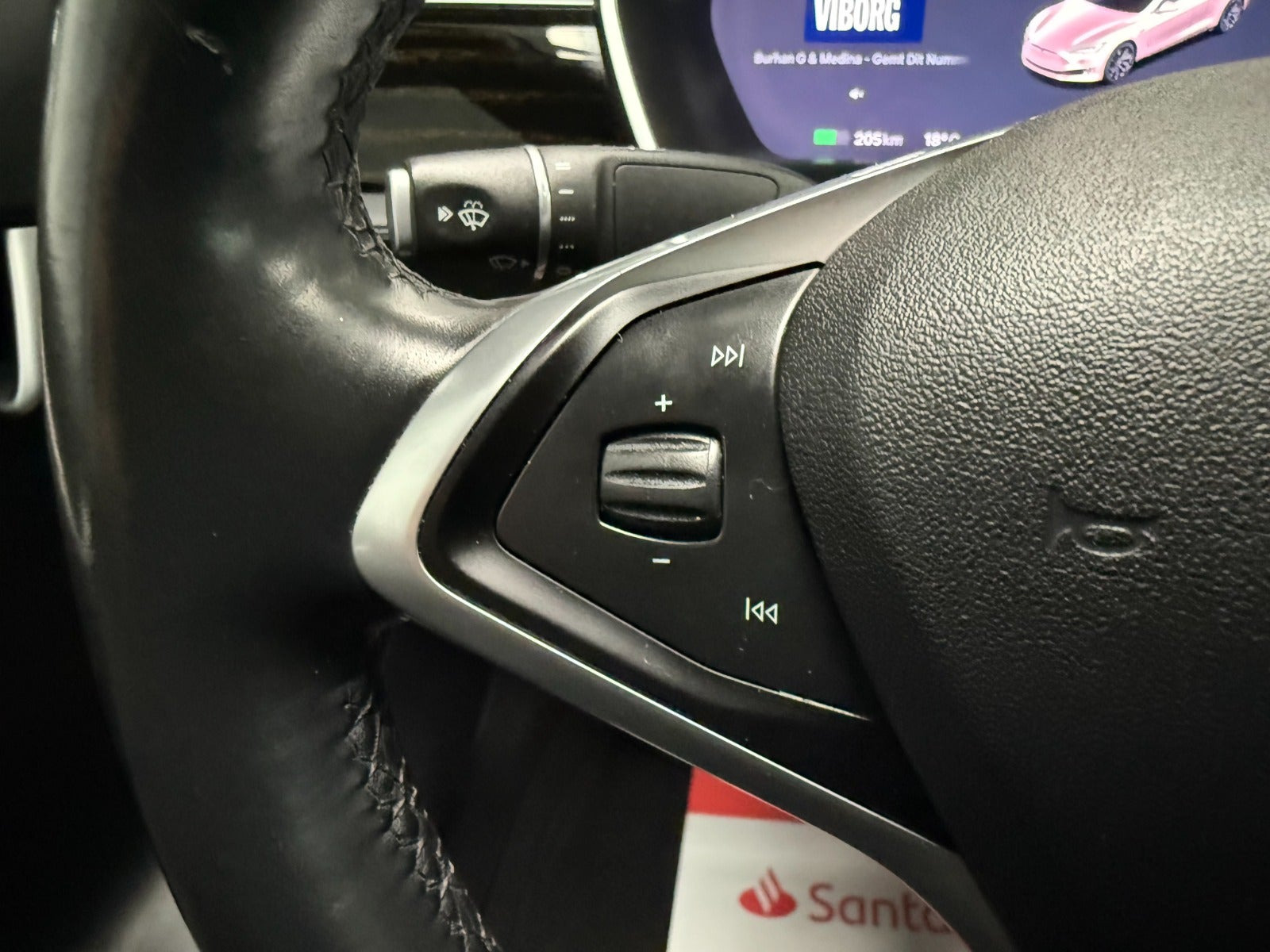 Sort Tesla Model S fra 2018