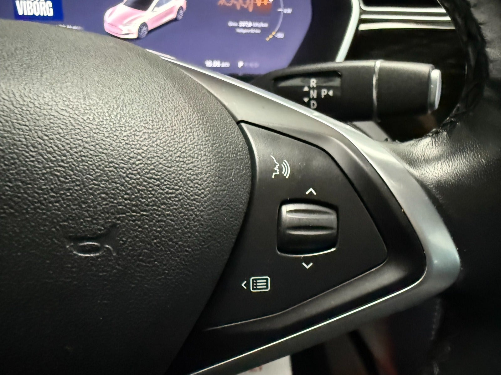 Sort Tesla Model S fra 2018