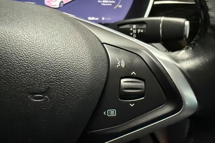 Sort Tesla Model S fra 2018