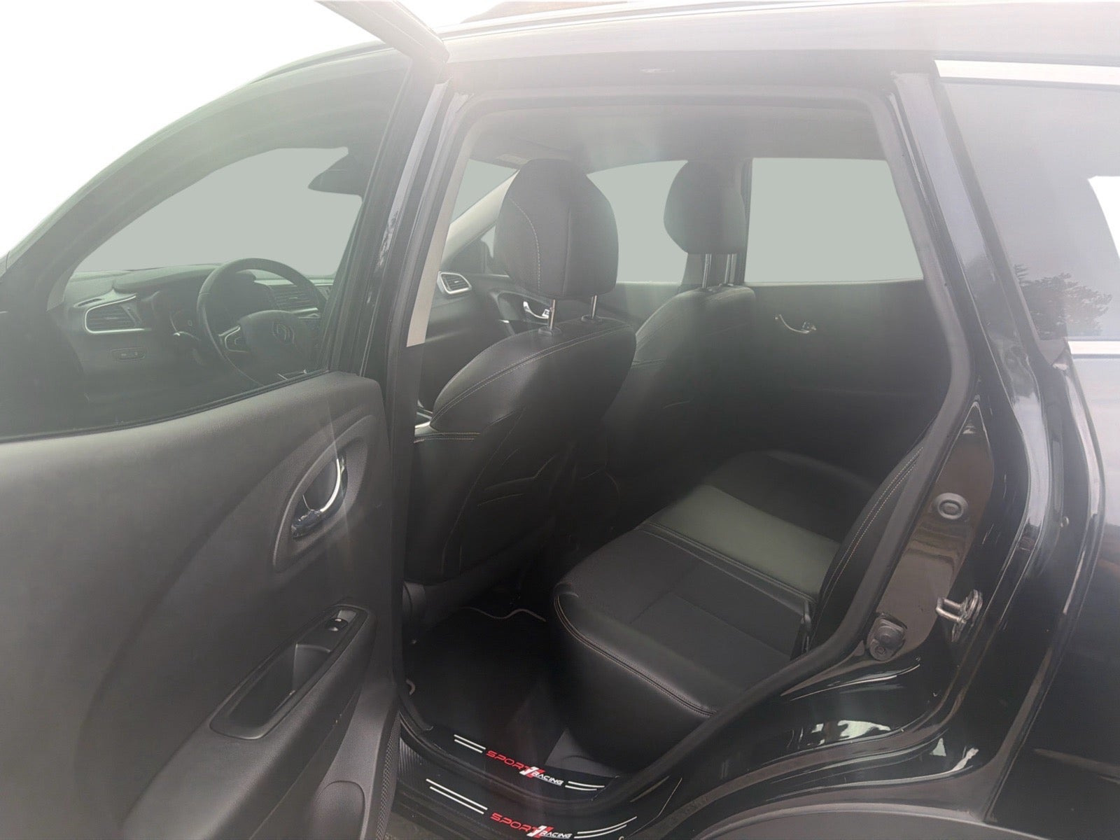 Sort Renault Kadjar fra 2016