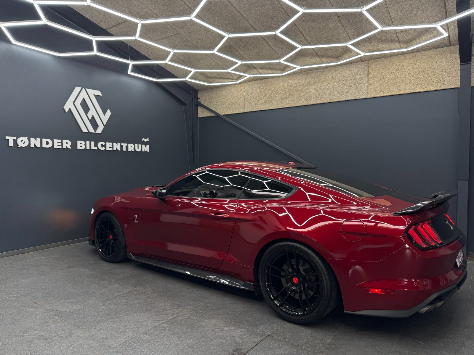 Rød Ford Mustang fra 2020