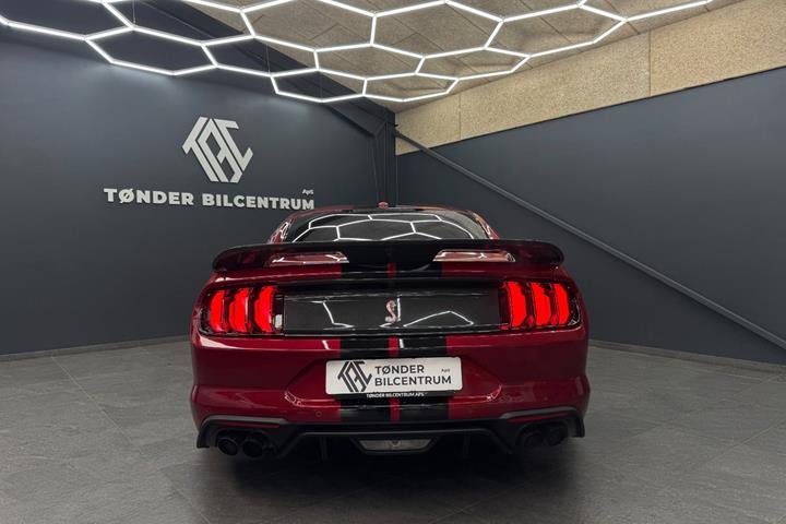 Rød Ford Mustang fra 2020