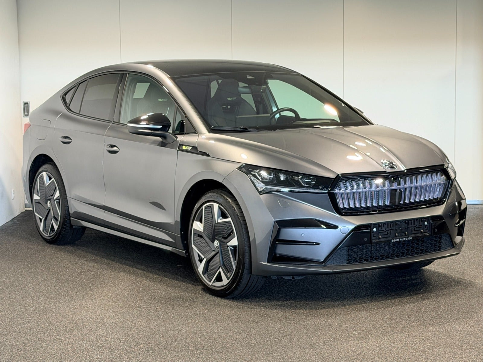 Grå Skoda Enyaq fra 2024