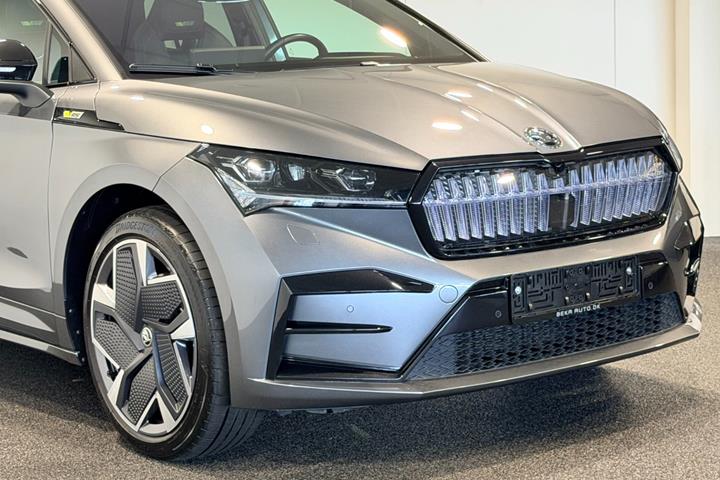 Grå Skoda Enyaq fra 2024