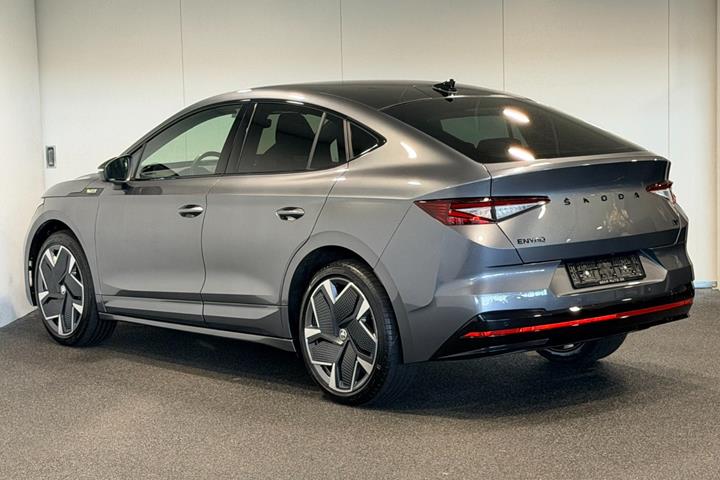 Grå Skoda Enyaq fra 2024