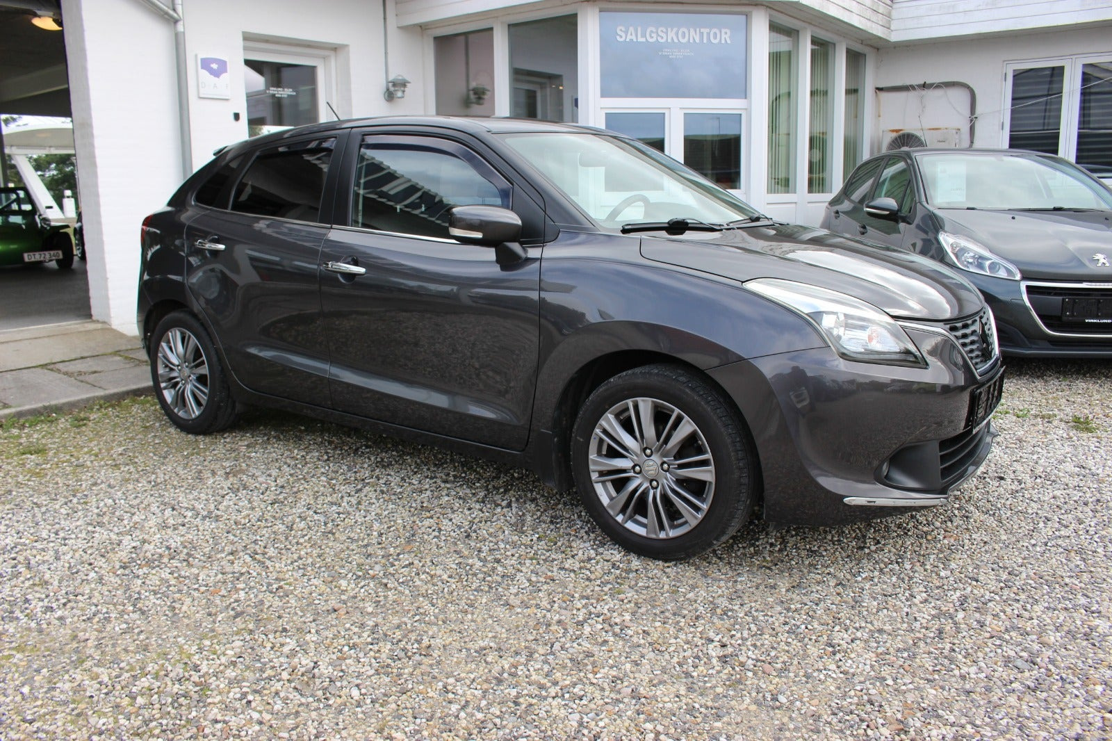 Grå Suzuki Baleno fra 2019