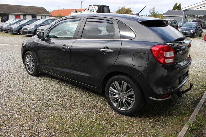 Grå Suzuki Baleno fra 2019