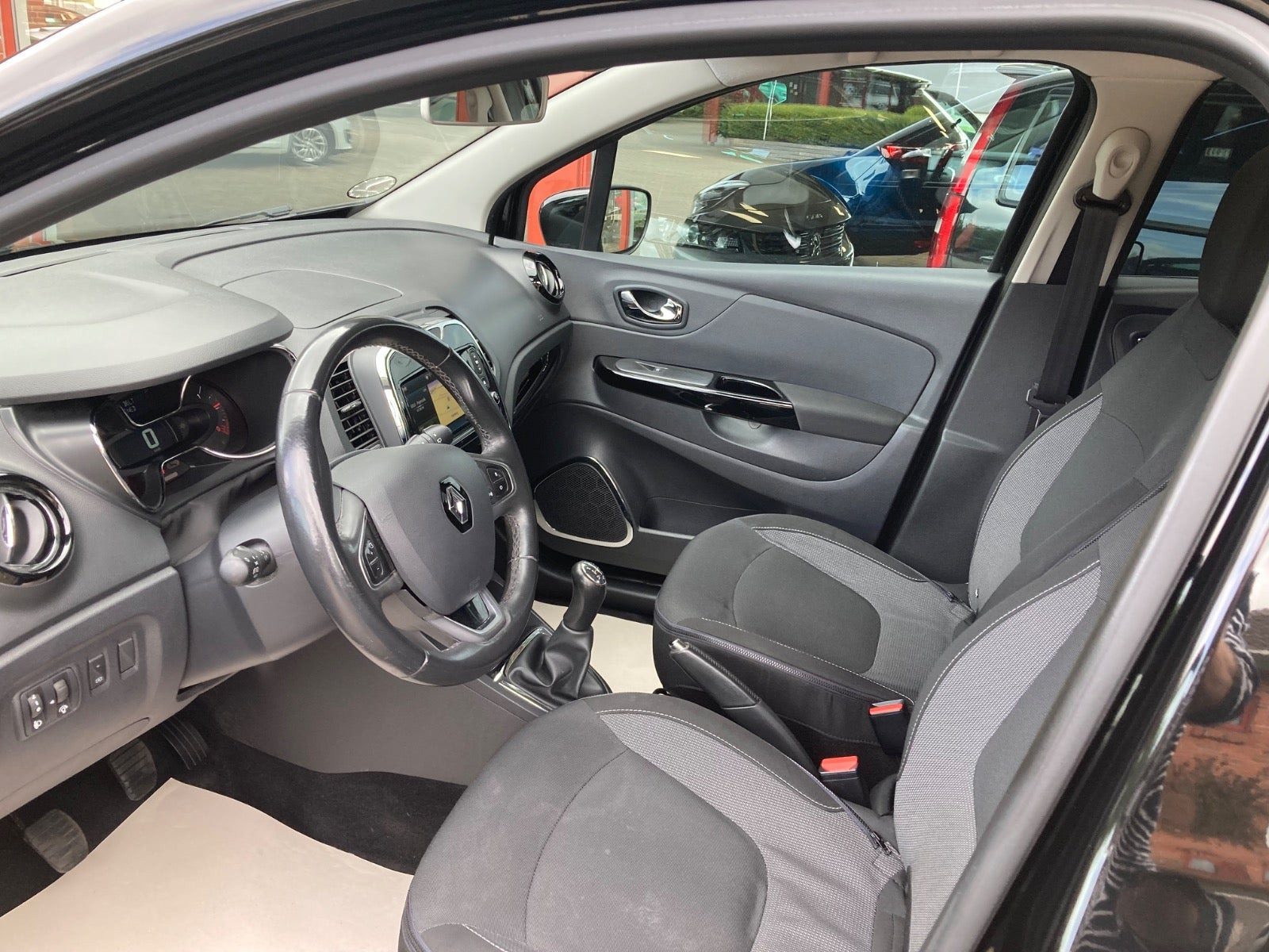 Sort Renault Captur fra 2017