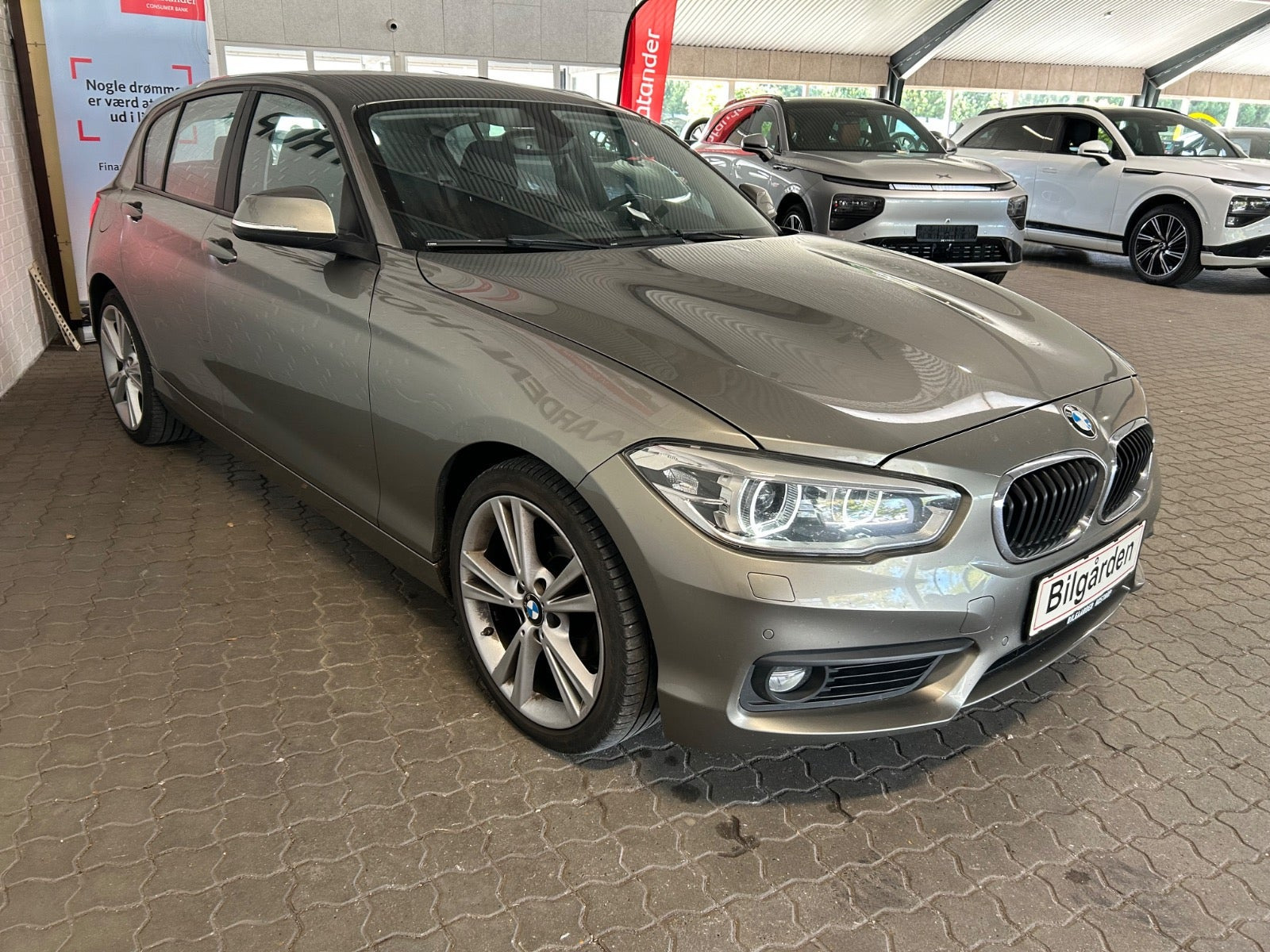 Orange BMW 118d fra 2017