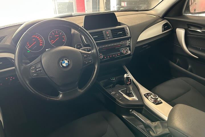 Orange BMW 118d fra 2017