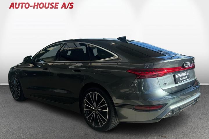 Grå Audi A6 e-tron fra 2025