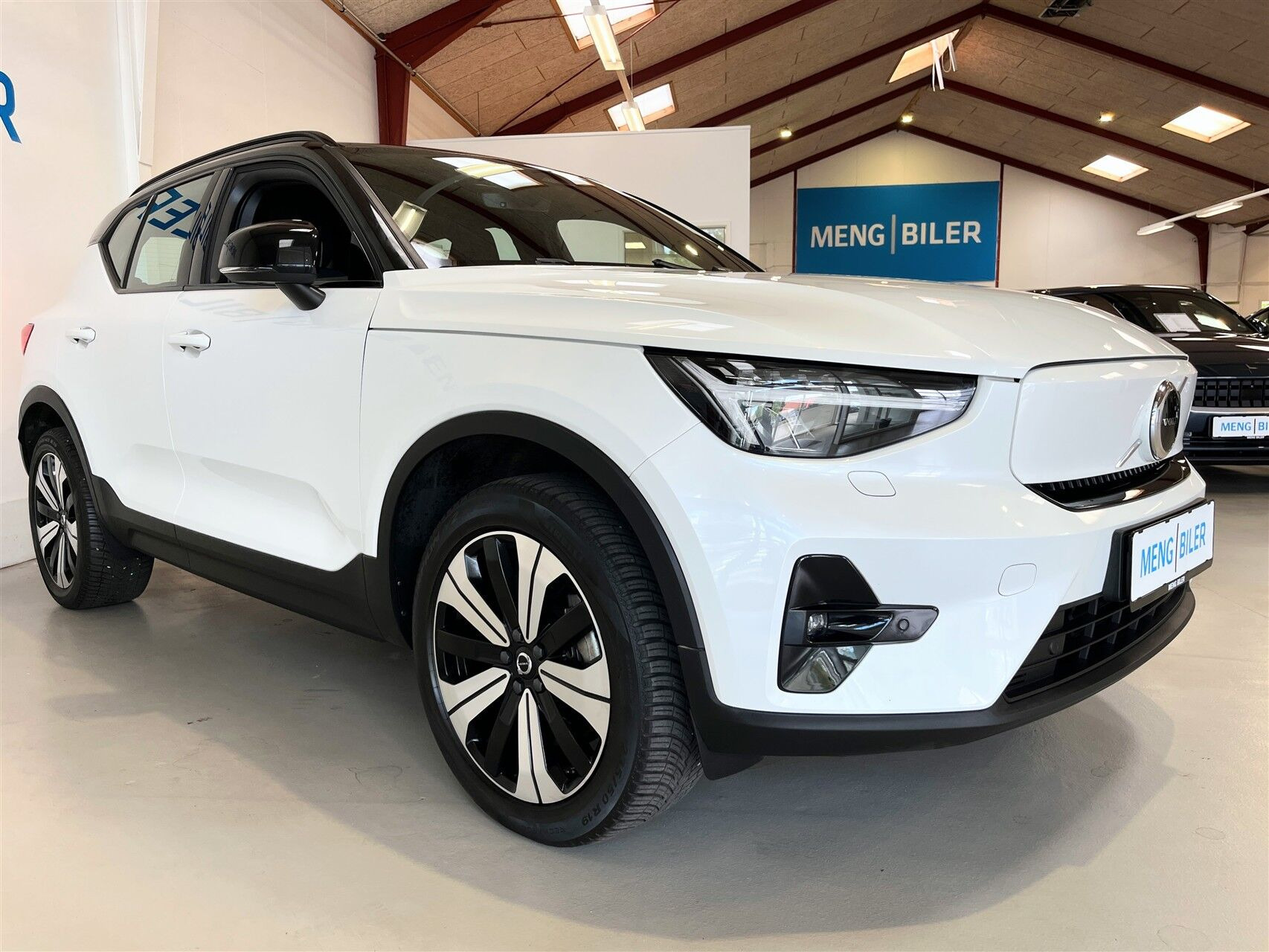 Hvid Volvo XC40 fra 2023