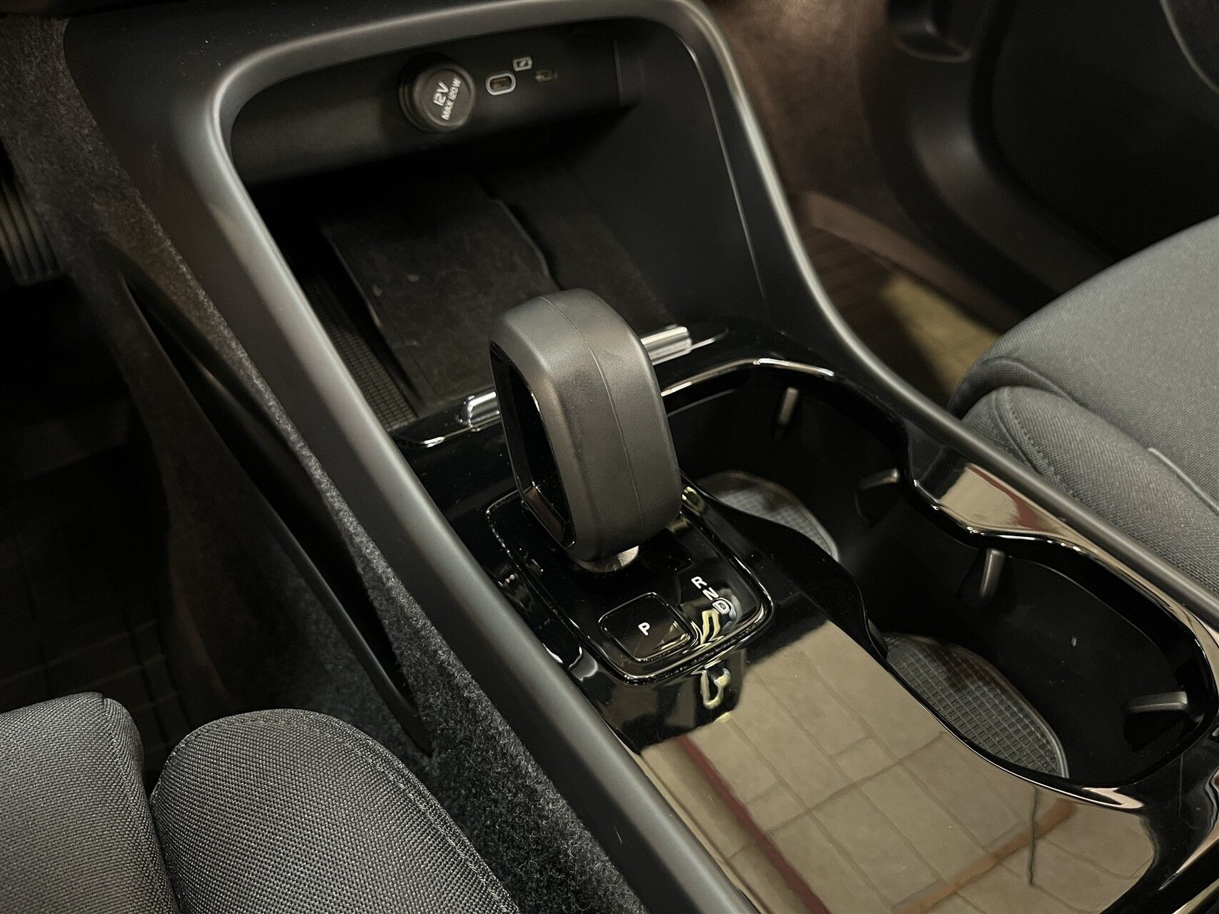Hvid Volvo XC40 fra 2023