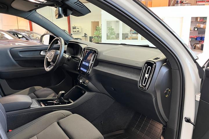 Hvid Volvo XC40 fra 2023