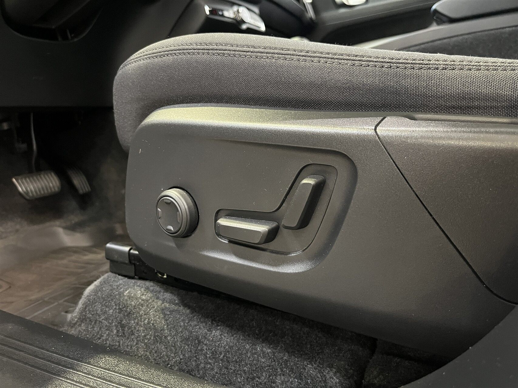 Hvid Volvo XC40 fra 2023