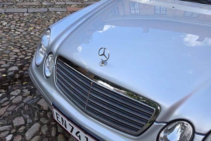 Sølv Mercedes E280 fra 2006