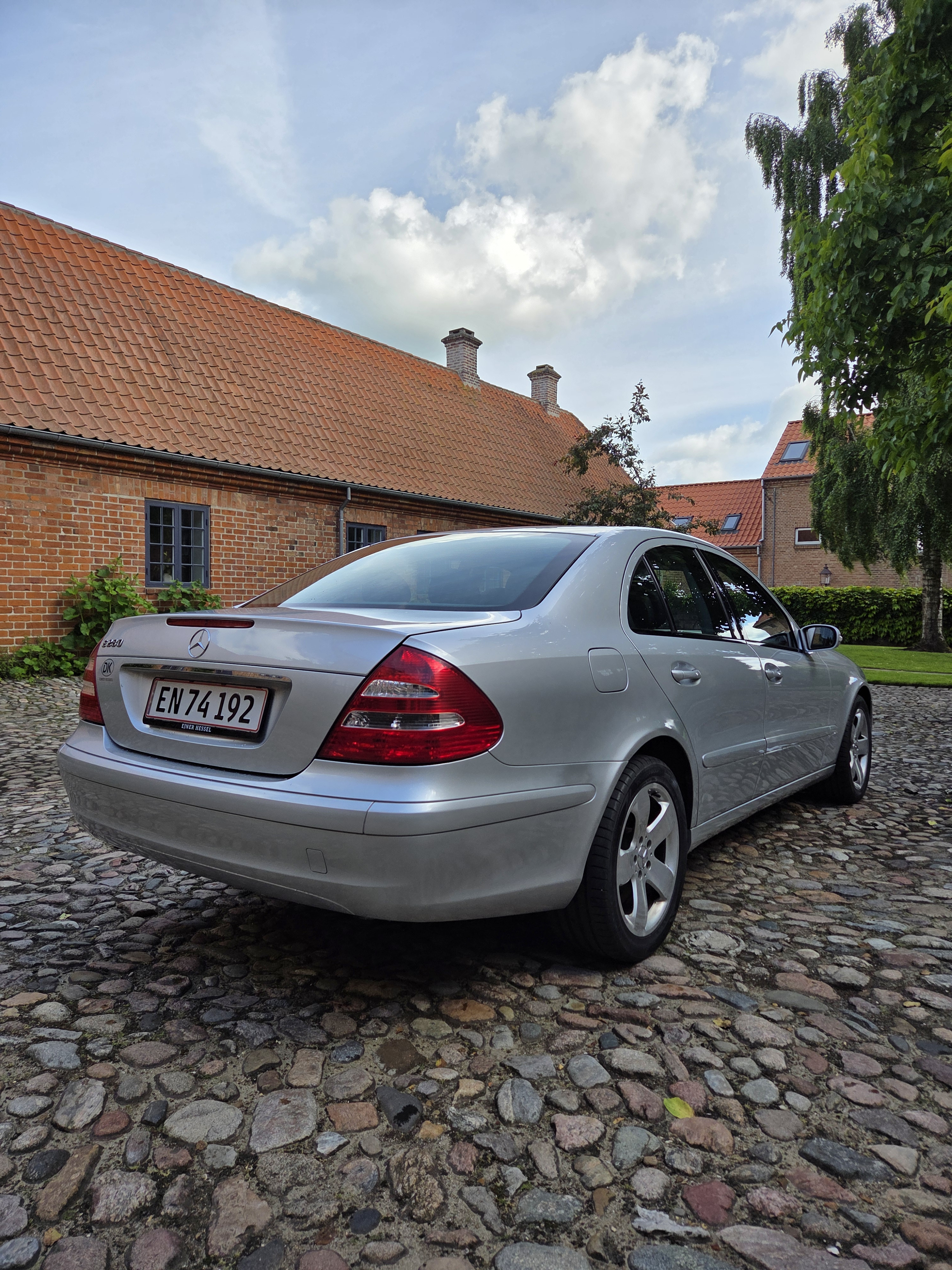 Sølv Mercedes E280 fra 2006