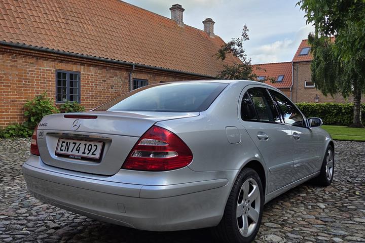 Sølv Mercedes E280 fra 2006