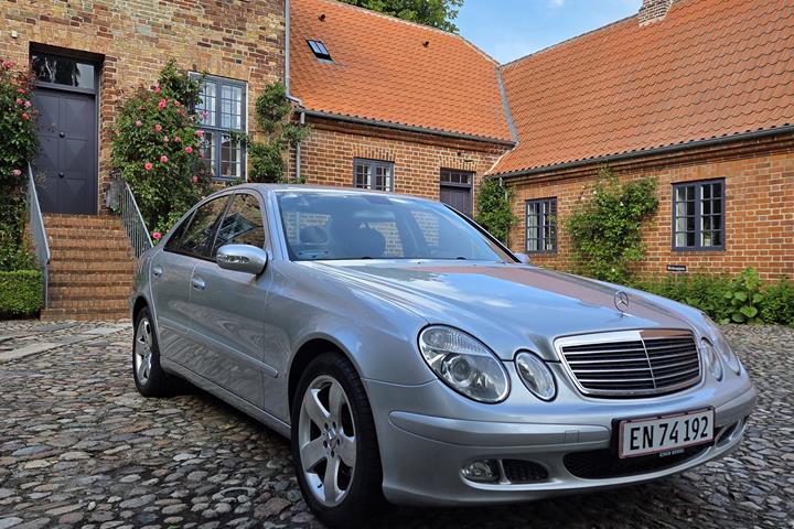 Sølv Mercedes E280 fra 2006