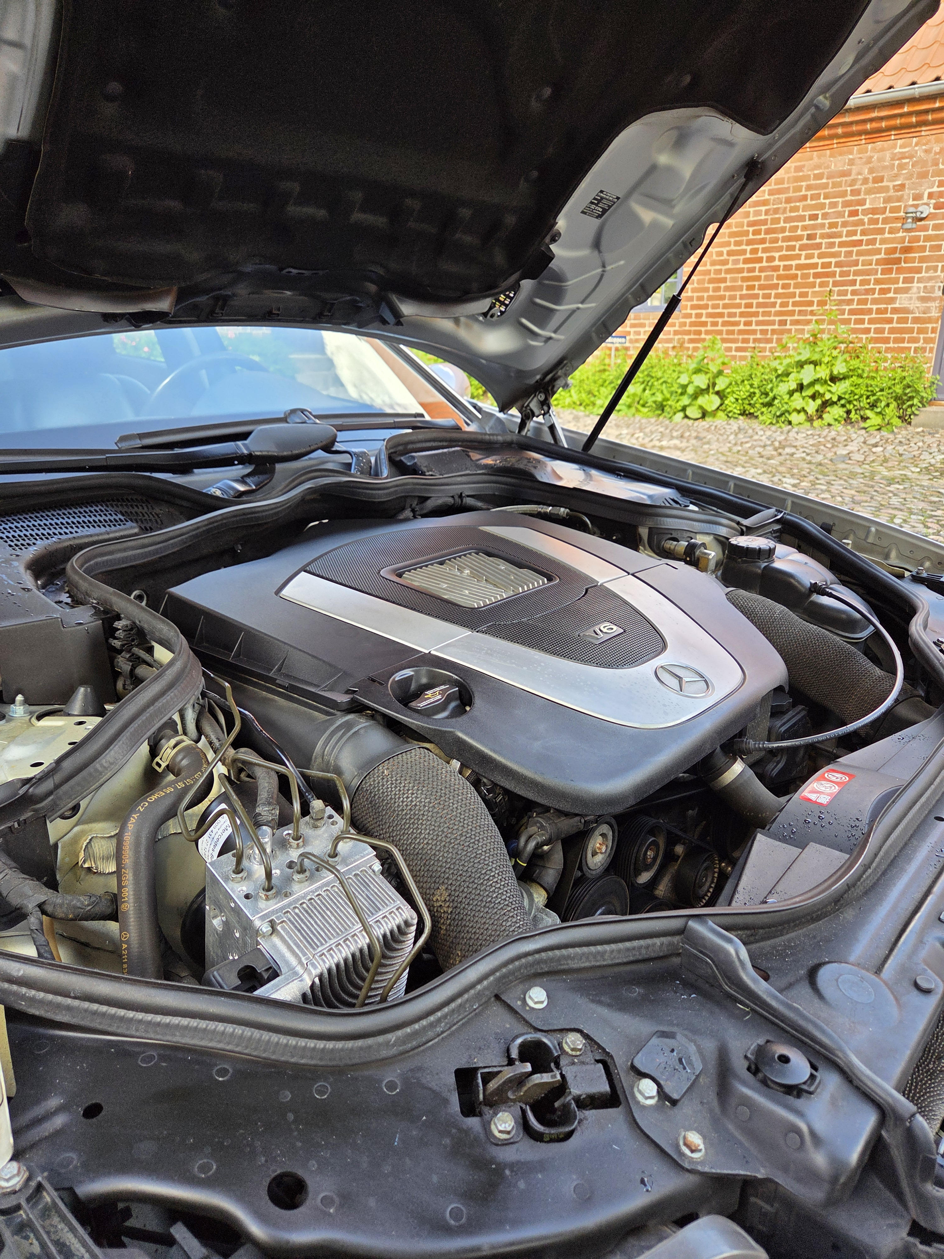 Sølv Mercedes E280 fra 2006