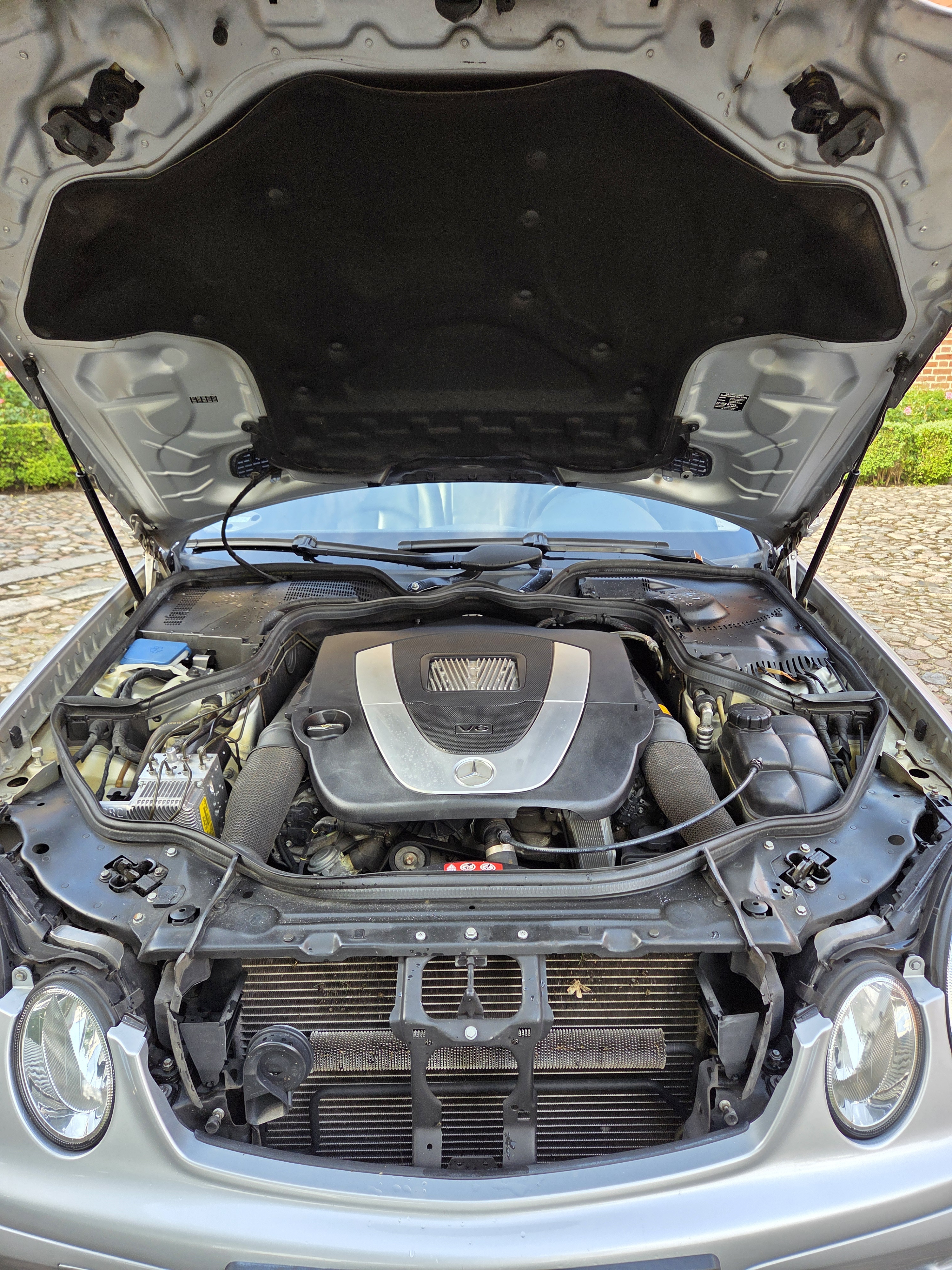 Sølv Mercedes E280 fra 2006
