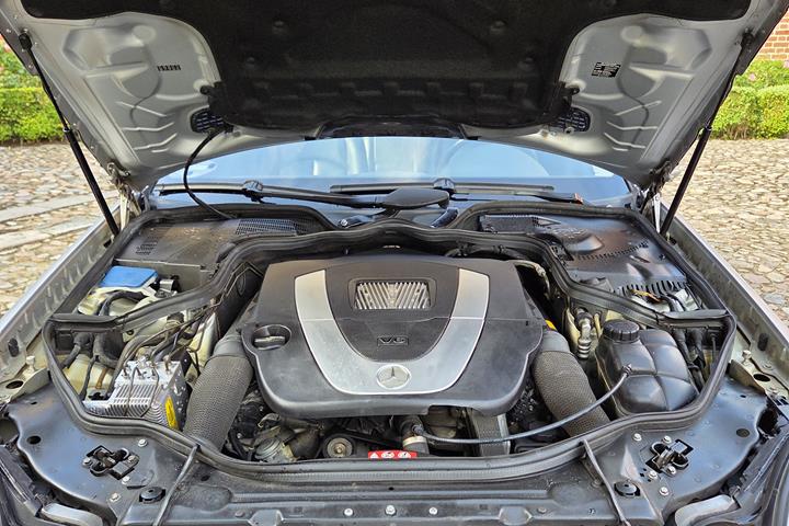 Sølv Mercedes E280 fra 2006