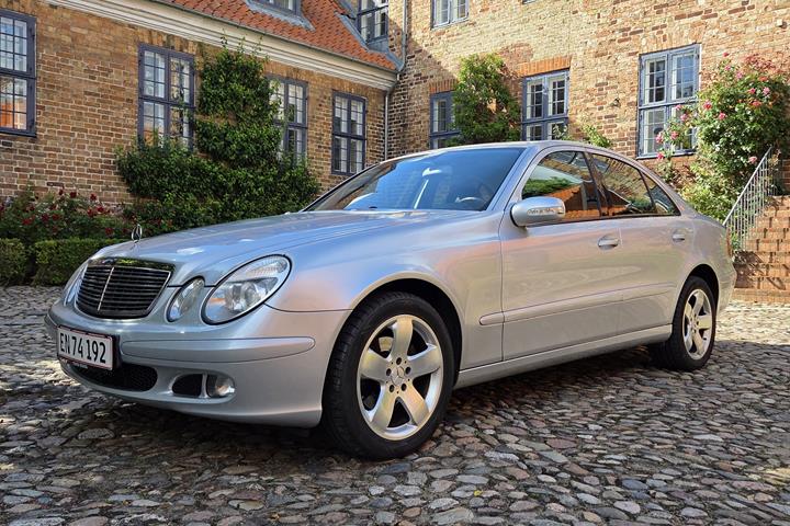 Sølv Mercedes E280 fra 2006