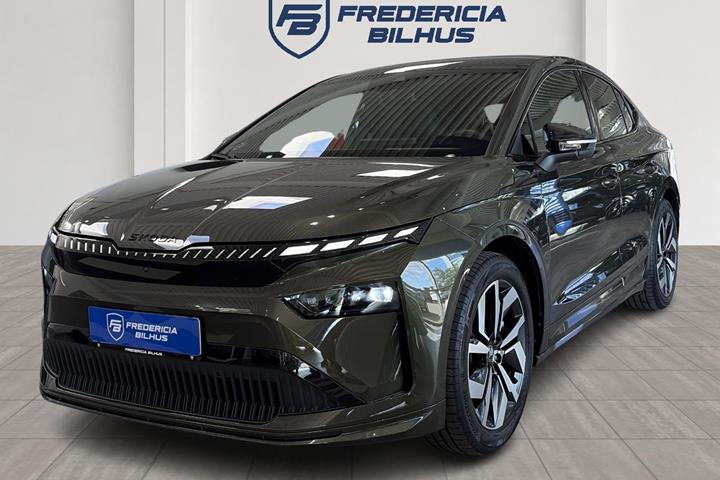 Grøn Skoda Enyaq fra 2025 set udefra