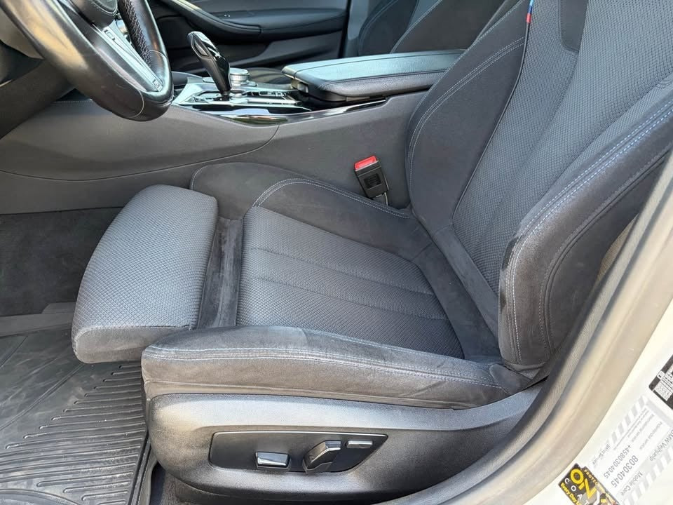 Hvid BMW 530d fra 2021