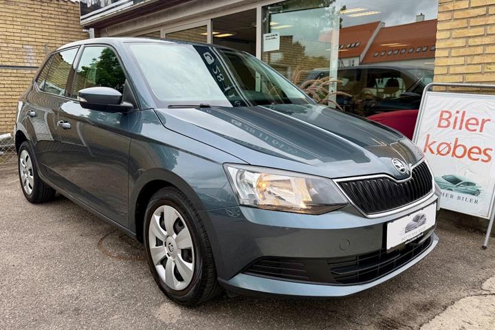 Grå Skoda Fabia fra 2018