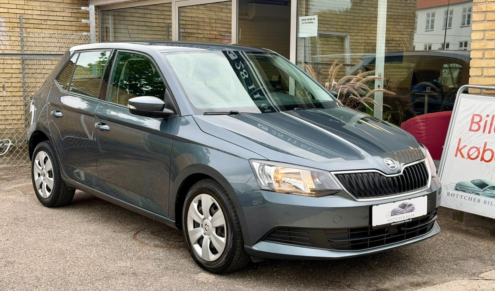 Grå Skoda Fabia fra 2018
