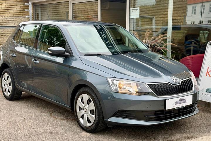 Grå Skoda Fabia fra 2018