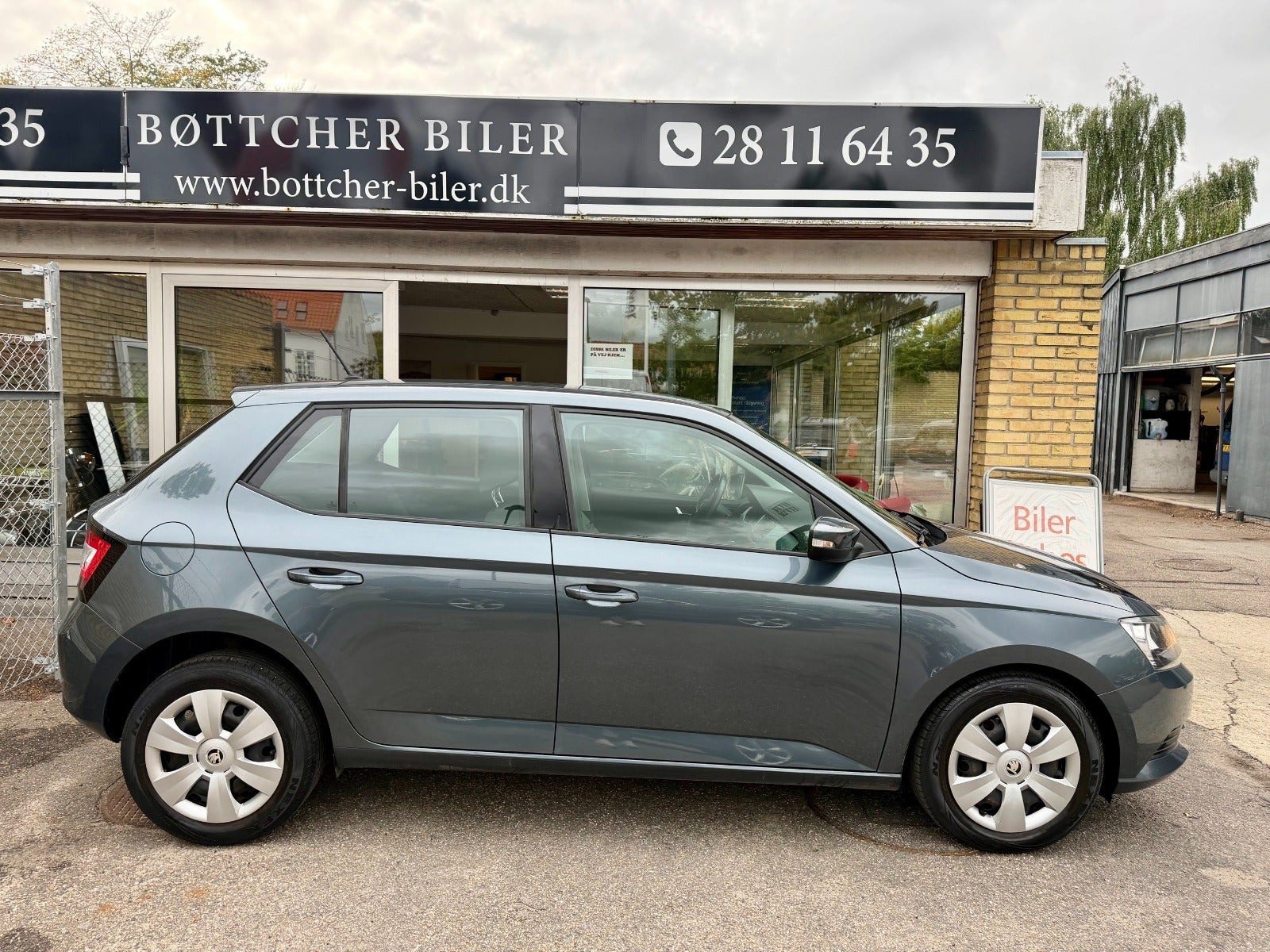 Grå Skoda Fabia fra 2018