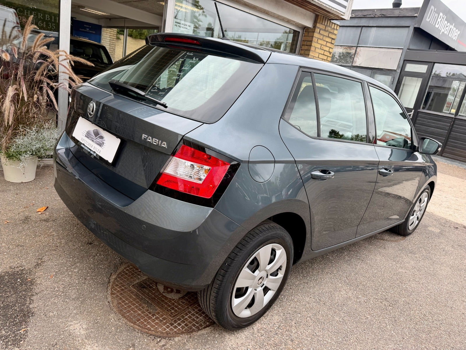 Grå Skoda Fabia fra 2018