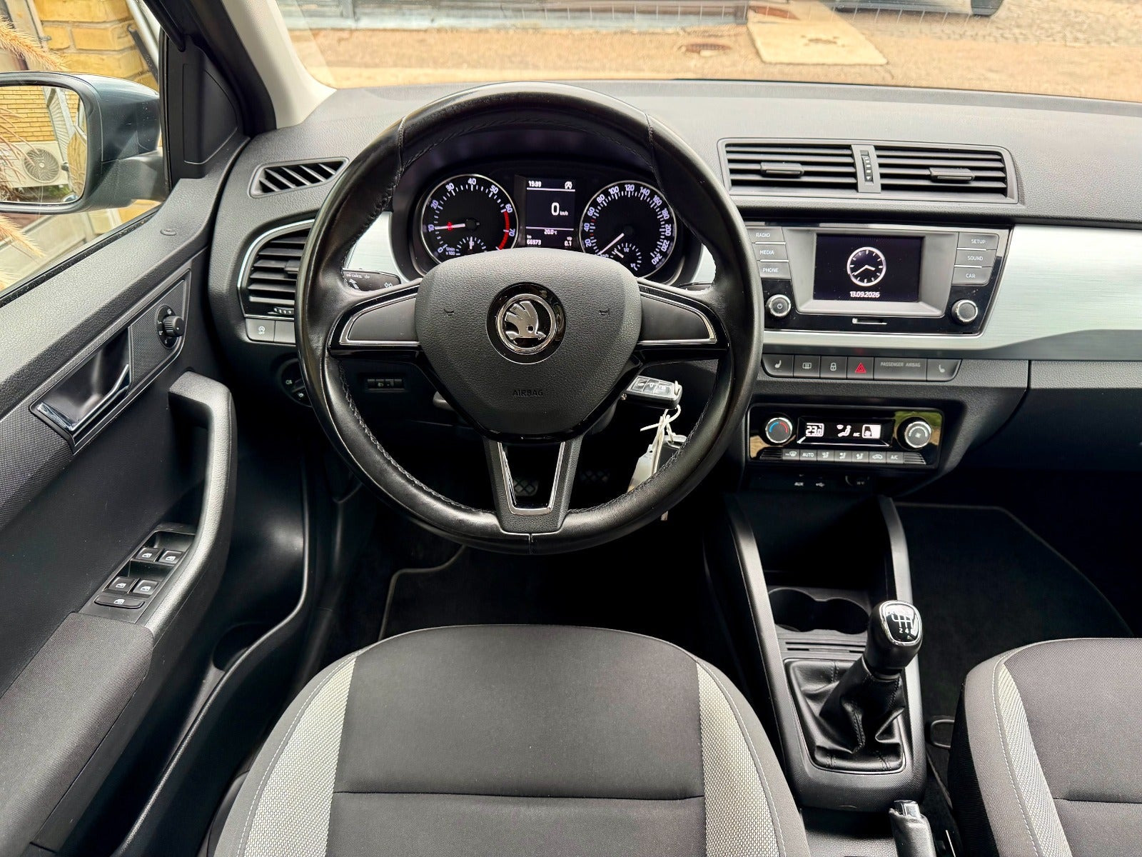 Grå Skoda Fabia fra 2018