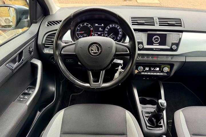 Grå Skoda Fabia fra 2018