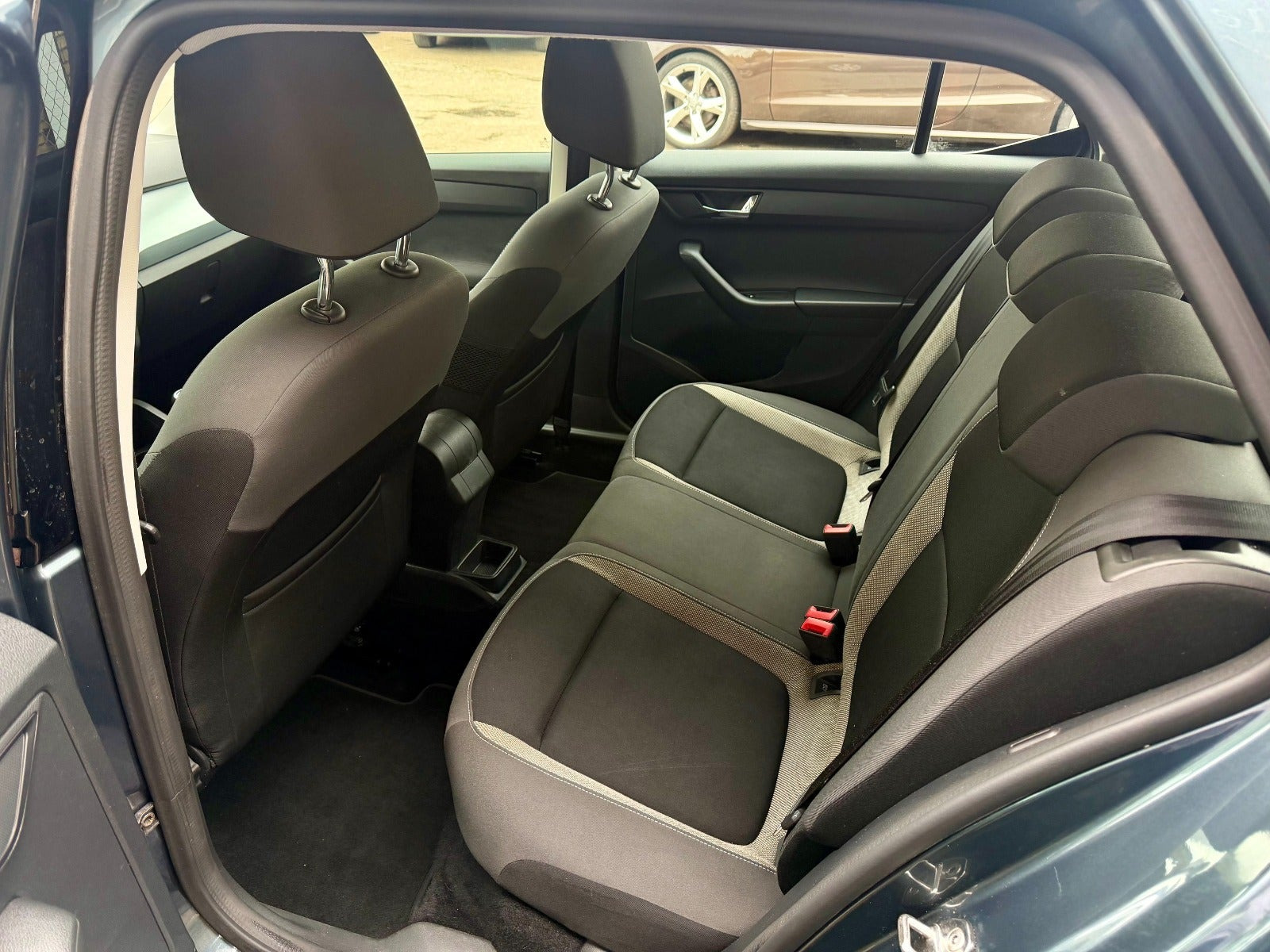 Grå Skoda Fabia fra 2018