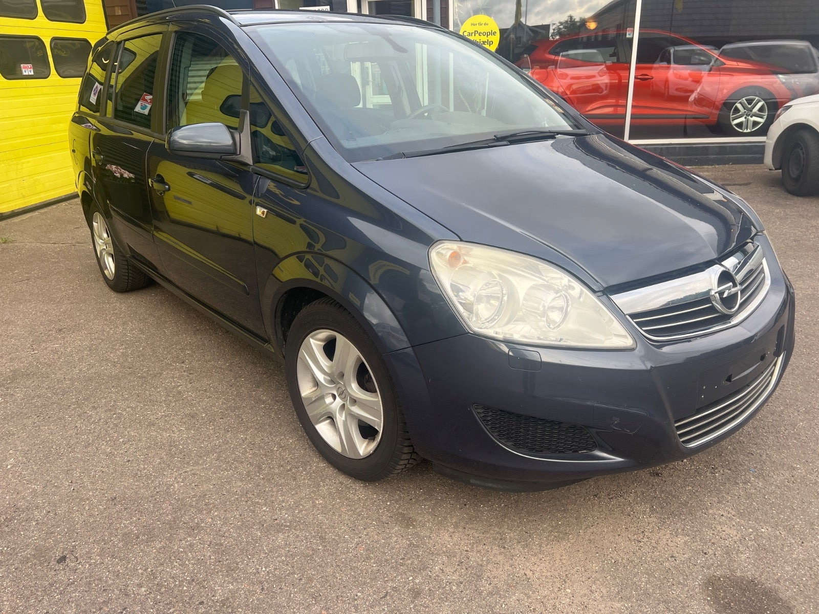 Blå Opel Zafira fra 2009