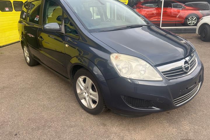 Blå Opel Zafira fra 2009