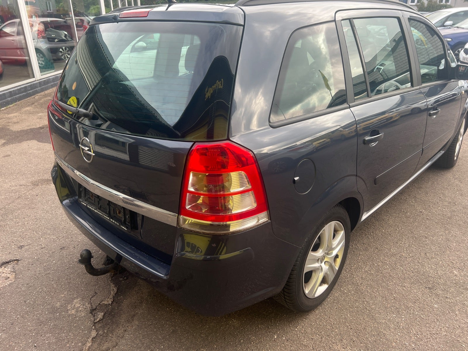Blå Opel Zafira fra 2009